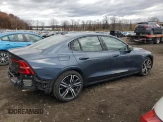 ✅ 2021 Volvo S60 R-Design • VIN: 7JR102TM2MG111923 • Lot: 92272045. Wystawiony na Copart z przebiegiem 38 393 mil. Bezpłatny archiwum sprzedaży aukcyjnych z USA i szczegółowy raport historii pojazdu na DreamBid. Zdjęcie 3.