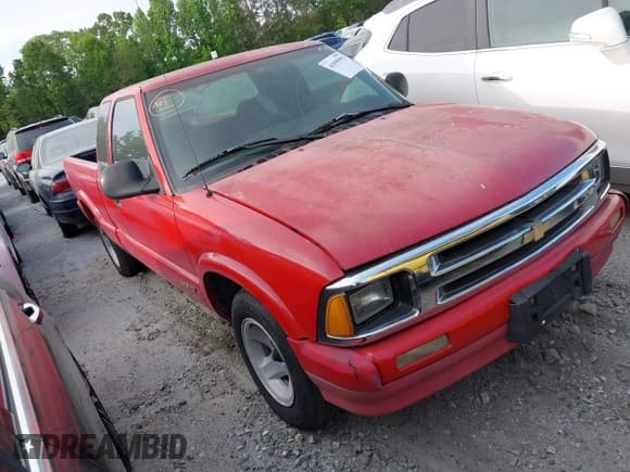 ✅ 1997 Chevrolet S-10 LS • VIN: 1GCCS19X7VK172454 • Лот: 41995993. Опубликован ранее на IAAI с пробегом 305 785 миль. Бесплатный доступ к архиву аукционных продаж из США и подробный отчёт об истории автомобиля на DreamBid. Изображение 1.