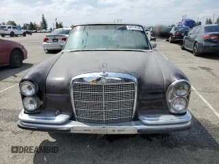 ✅ 1971 Mercedes-Benz 280 • VIN: 10801612056037 • Лот: 54714135. Опубликован ранее на Copart с пробегом 18 824 миль. Бесплатный доступ к архиву аукционных продаж из США и подробный отчёт об истории автомобиля на DreamBid. Изображение 5.