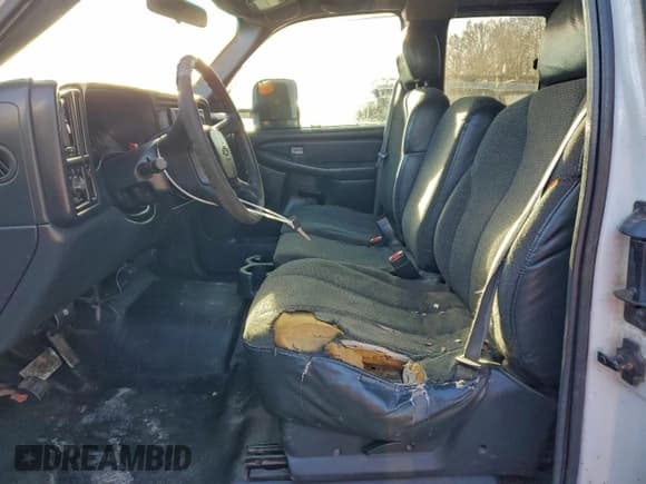 ✅ 2001 Chevrolet Silverado 2500HD LS • VIN: 1GCHC29U91E328534 • Лот: 94580385. Опубликован ранее на Copart с пробегом 124 444 миль. Бесплатный доступ к архиву аукционных продаж из США и подробный отчёт об истории автомобиля на DreamBid. Изображение 7.