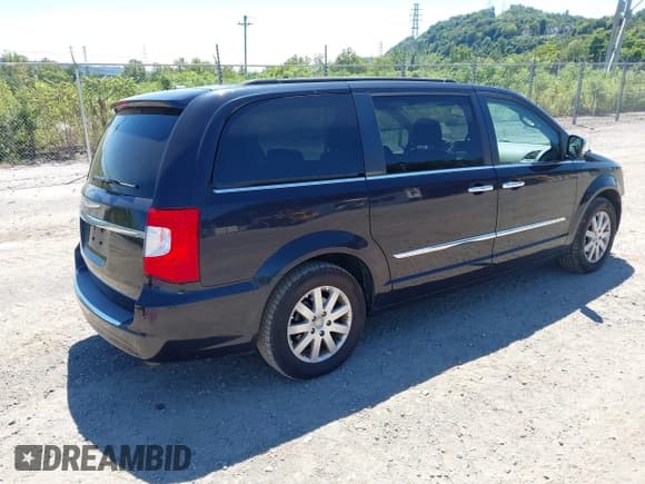 ✅ 2011 Chrysler Town & Country Touring L • VIN: 2A4RR8DG0BR635600 • Lot: 43008378. Wystawiony na IAAI z przebiegiem 77 143 mil. Bezpłatny archiwum sprzedaży aukcyjnych z USA i szczegółowy raport historii pojazdu na DreamBid. Zdjęcie 4.