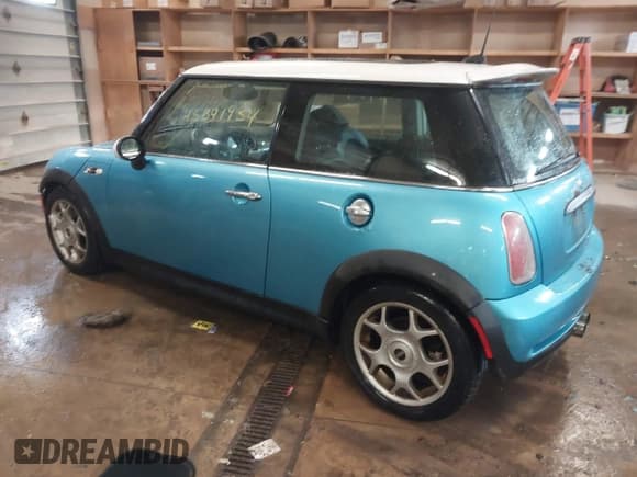 ✅ 2005 MINI Hardtop S • VIN: WMWRE33525TD99212 • Lot: 43891934. Wystawiony na IAAI z przebiegiem 119 213 mil. Bezpłatny archiwum sprzedaży aukcyjnych z USA i szczegółowy raport historii pojazdu na DreamBid. Zdjęcie 3.