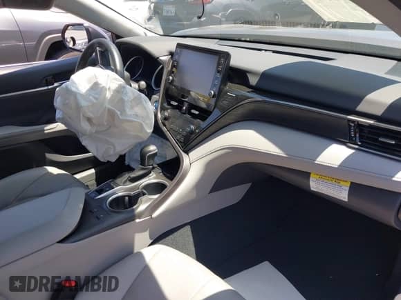2022 Toyota Camry Hybrid XLE with VIN 4T1F31AK4NU571560, listed as a IAAI auction lot 42654973 with 10,810 mi miles and . Bid and sale history available at DreamBid. Image 5.