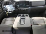 ✅ 2025 GMC Sierra 1500 SLT • VIN: 3GTPHDEDXSG198577 • Лот: 80283175. Опубликован ранее на Copart с пробегом 24 042 миль. Бесплатный доступ к архиву аукционных продаж из США и подробный отчёт об истории автомобиля на DreamBid. Изображение 8.