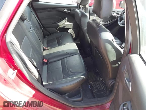 ✅ 2016 Ford Focus Titanium • VIN: 1FADP3N29GL318464 • Lot: 43623140. Wystawiony na IAAI z przebiegiem 144 650 mil. Bezpłatny archiwum sprzedaży aukcyjnych z USA i szczegółowy raport historii pojazdu na DreamBid. Zdjęcie 8.