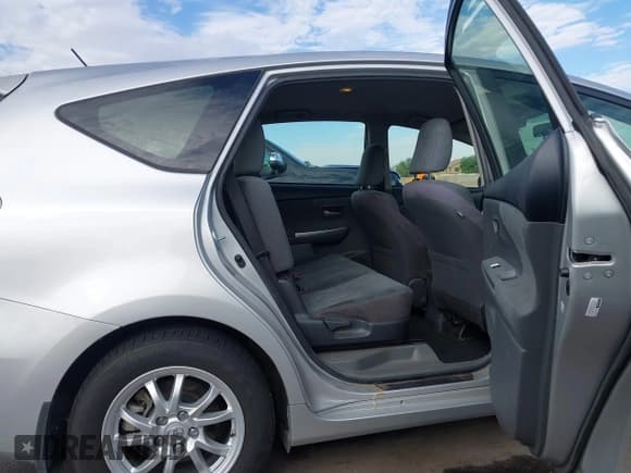 ✅ 2013 Toyota Prius Three • VIN: JTDZN3EU7D3217524 • Лот: 43409097. Опубликован ранее на IAAI с пробегом 143 499 миль. Бесплатный доступ к архиву аукционных продаж из США и подробный отчёт об истории автомобиля на DreamBid. Изображение 8.