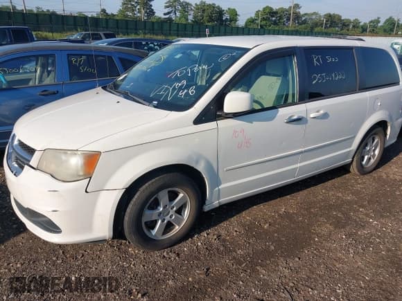 ✅ 2012 Dodge Grand Caravan SXT • VIN: 2C4RDGCG4CR304049 • Lot: 42651102. Wystawiony na IAAI z przebiegiem Nie podano. Bezpłatny archiwum sprzedaży aukcyjnych z USA i szczegółowy raport historii pojazdu na DreamBid. Zdjęcie 2.