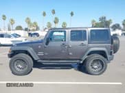 ✅ 2017 Jeep Wrangler Unlimited Sport • VIN: 1C4BJWDGXHL742948 • Lot: 43326548. Wystawiony na IAAI z przebiegiem 108 665 mil. Bezpłatny archiwum sprzedaży aukcyjnych z USA i szczegółowy raport historii pojazdu na DreamBid. Zdjęcie 14.