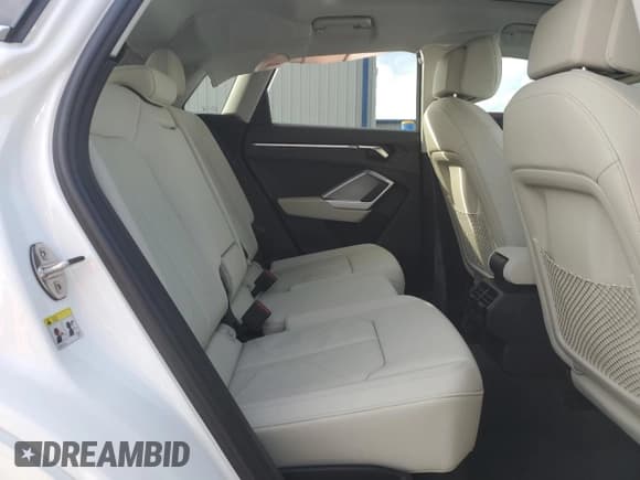 ✅ 2024 Audi Q3 S line Premium Plus • VIN: WA1EECF35R1153405 • Lot: 85893915. Wystawiony na Copart z przebiegiem 7 127 mil. Bezpłatny archiwum sprzedaży aukcyjnych z USA i szczegółowy raport historii pojazdu na DreamBid. Zdjęcie 11.