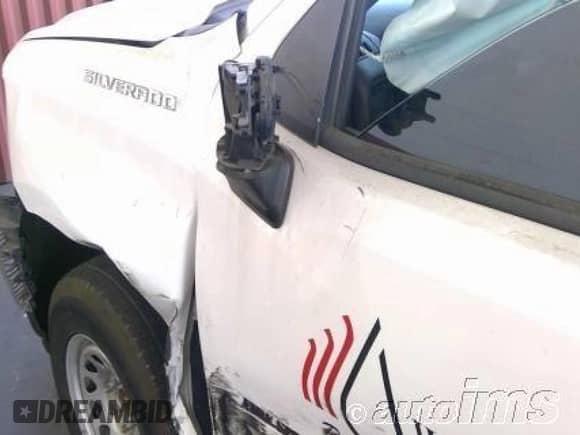 2021 Chevrolet Silverado 1500 Work Truck z VIN 3GCNWAEF8MG164749, wystawiony jako IAAI lot #43632324 z przebiegiem 90 987 mil mil oraz . Historia ofert i sprzedaży dostępna na DreamBid. Obrazek 17.