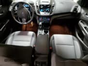 ✅ 2018 Ford Escape SE • VIN: 1FMCU9GD3JUB80336 • Lot: 92598255. Wystawiony na Copart z przebiegiem 42 431 mil. Bezpłatny archiwum sprzedaży aukcyjnych z USA i szczegółowy raport historii pojazdu na DreamBid. Zdjęcie 8.