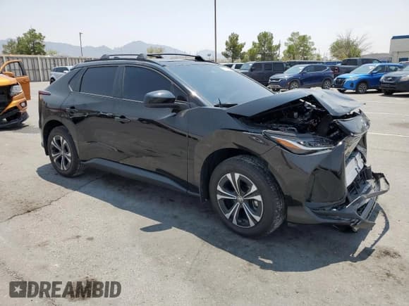 ✅ 2024 Toyota bZ4X XLE • VIN: JTMAAAAAXRA037109 • Lot: 64773014. Wystawiony na Copart z przebiegiem 1 232 mil. Bezpłatny archiwum sprzedaży aukcyjnych z USA i szczegółowy raport historii pojazdu na DreamBid. Zdjęcie 4.