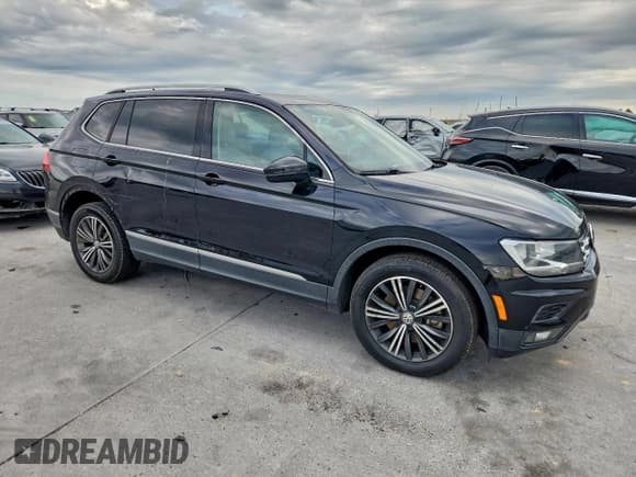 ✅ 2018 Volkswagen Tiguan SEL • VIN: 3VV3B7AX0JM068343 • Лот: 95180535. Опубликован ранее на Copart с пробегом 164 528 миль. Бесплатный доступ к архиву аукционных продаж из США и подробный отчёт об истории автомобиля на DreamBid. Изображение 4.