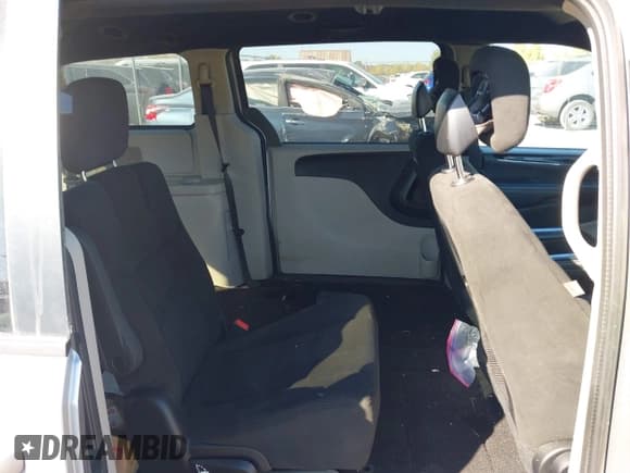 ✅ 2015 Dodge Grand Caravan SE • VIN: 2C4RDGBG1FR684327 • Lot: 43367820. Wystawiony na IAAI z przebiegiem 90 738 mil. Bezpłatny archiwum sprzedaży aukcyjnych z USA i szczegółowy raport historii pojazdu na DreamBid. Zdjęcie 8.