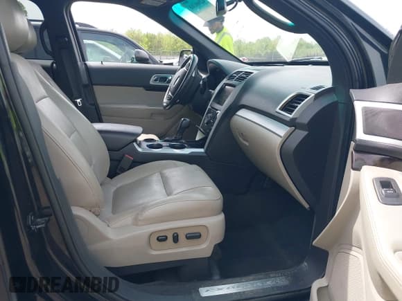 ✅ 2015 Ford Explorer Limited • VIN: 1FM5K7F84FGA56640 • Lot: 42066368. Wystawiony na IAAI z przebiegiem 137 454 mil. Bezpłatny archiwum sprzedaży aukcyjnych z USA i szczegółowy raport historii pojazdu na DreamBid. Zdjęcie 5.