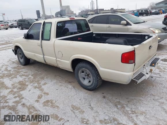 ✅ 1998 Chevrolet S-10 LS • VIN: 1GCCS19X5W8205594 • Лот: 41418129. Опубликован ранее на IAAI с пробегом 228 595 миль. Бесплатный доступ к архиву аукционных продаж из США и подробный отчёт об истории автомобиля на DreamBid. Изображение 3.
