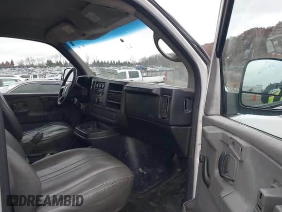 ✅ 2008 Chevrolet Express Cargo • VIN: 1GCGG25C581221558 • Lot: 43805172. Listed on IAAI with 267,673 mi. Free auction sales archive from the USA and detailed vehicle history report at DreamBid. Image 5.