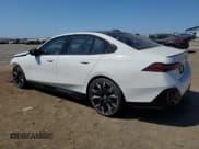 ✅ 2024 BMW i5 M60 • VIN: WBY43FK04RCR72042 • Lot: 70827834. Wystawiony na Copart z przebiegiem 898 mil. Bezpłatny archiwum sprzedaży aukcyjnych z USA i szczegółowy raport historii pojazdu na DreamBid. Zdjęcie 2.