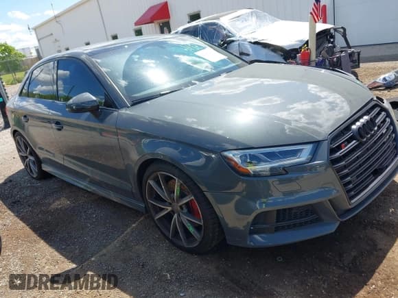 ✅ 2018 Audi S3 Premium Plus • VIN: WAUB1GFF8J1007023 • Lot: 42293430. Wystawiony na IAAI z przebiegiem 51 214 mil. Bezpłatny archiwum sprzedaży aukcyjnych z USA i szczegółowy raport historii pojazdu na DreamBid. Zdjęcie 1.