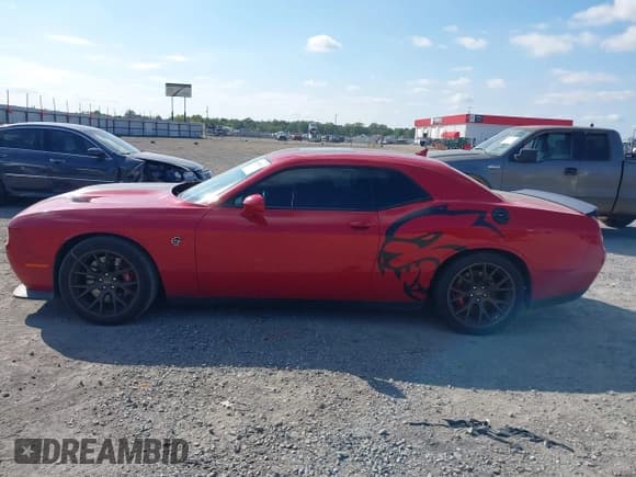 ✅ 2016 Dodge Challenger SRT Hellcat • VIN: 2C3CDZC95GH288477 • Lot: 43408176. Wystawiony na IAAI z przebiegiem 56 304 mil. Bezpłatny archiwum sprzedaży aukcyjnych z USA i szczegółowy raport historii pojazdu na DreamBid. Zdjęcie 15.