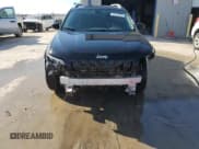 ✅ 2019 Jeep Cherokee Latitude • VIN: 1C4PJLCB1KD248280 • Lot: 92629355. Wystawiony na Copart z przebiegiem 121 563 mil. Bezpłatny archiwum sprzedaży aukcyjnych z USA i szczegółowy raport historii pojazdu na DreamBid. Zdjęcie 5.