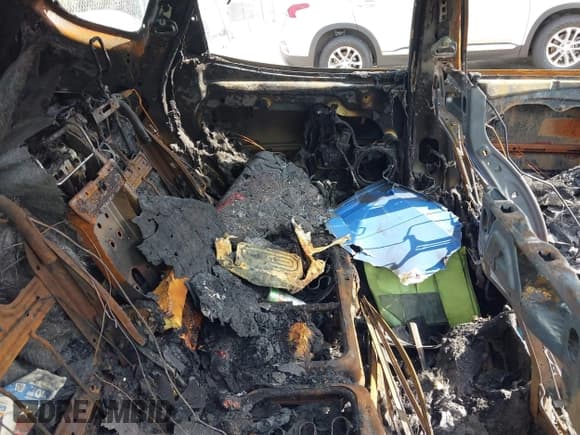 ✅ 2018 Hyundai Santa Fe 2.4L • VIN: 5NMZUDLB3JH059478 • Лот: 42595033. Опубликован ранее на IAAI с пробегом Не указан. Бесплатный доступ к архиву аукционных продаж из США и подробный отчёт об истории автомобиля на DreamBid. Изображение 8.