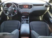 ✅ 2019 Kia Sorento LX • VIN: 5XYPG4A56KG611420 • Lot: 86310645. Wystawiony na Copart z przebiegiem 171 403 mil. Bezpłatny archiwum sprzedaży aukcyjnych z USA i szczegółowy raport historii pojazdu na DreamBid. Zdjęcie 8.