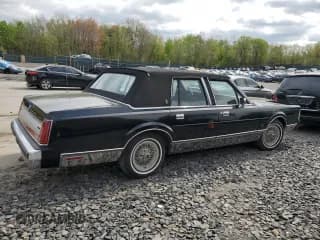 ✅ 1988 Lincoln Town Car • VIN: 1LNBM82F3JY704849 • Lot: 55439395. Listed on Copart with 63,339 mi. Free auction sales archive from the USA and detailed vehicle history report at DreamBid. Image 3.