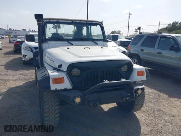 ✅ 2000 Jeep Wrangler Sahara • VIN: 1J4FA59S6YP700675 • Лот: 41751124. Опубликован ранее на IAAI с пробегом 154 727 миль. Бесплатный доступ к архиву аукционных продаж из США и подробный отчёт об истории автомобиля на DreamBid. Изображение 1.