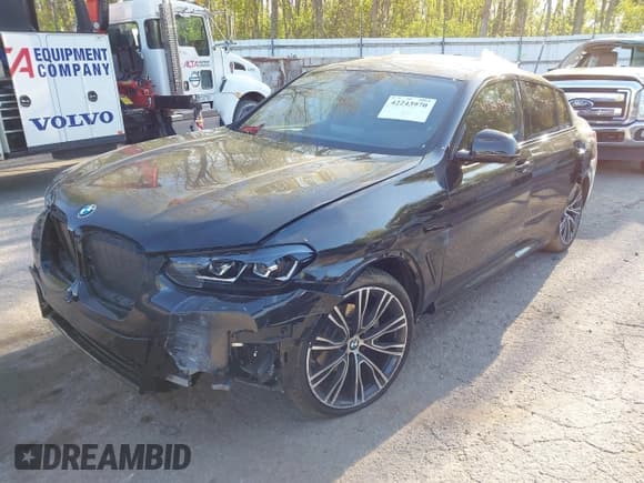 ✅ 2025 BMW X4 xDrive30i • VIN: 5UX33DT06S9Y68475 • Lot: 42243970. Listed on IAAI with 7,543 mi. Free auction sales archive from the USA and detailed vehicle history report at DreamBid. Image 18.