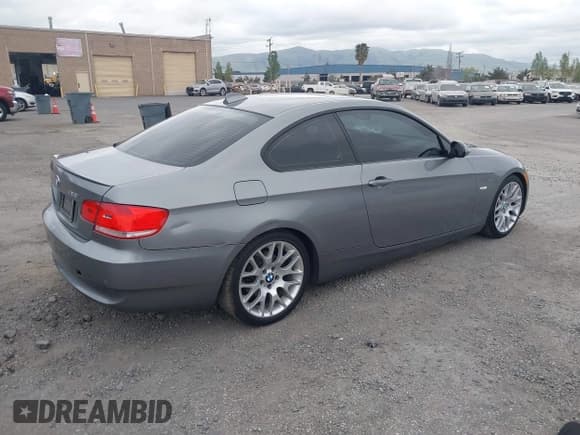 ✅ 2009 BMW 3 Series 328i • VIN: WBAWV13549P122550 • Lot: 42125107. Wystawiony na IAAI z przebiegiem 91 922 mil. Bezpłatny archiwum sprzedaży aukcyjnych z USA i szczegółowy raport historii pojazdu na DreamBid. Zdjęcie 4.