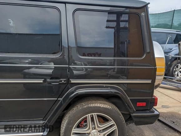 ✅ 2018 Mercedes-Benz G 63 AMG • VIN: WDCYC7DH2JX288075 • Lot: 50314873. Wystawiony na Copart z przebiegiem 9 900 mil. Bezpłatny archiwum sprzedaży aukcyjnych z USA i szczegółowy raport historii pojazdu na DreamBid. Zdjęcie 3.