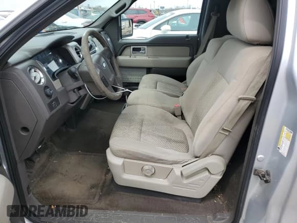 ✅ 2010 Ford F-150 XL • VIN: 1FTNF1E83AKE25517 • Лот: 51992535. Опубликован ранее на Copart с пробегом 140 373 миль. Бесплатный доступ к архиву аукционных продаж из США и подробный отчёт об истории автомобиля на DreamBid. Изображение 7.