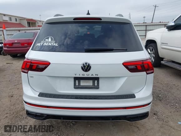 ✅ 2023 Volkswagen Tiguan SE R-Line Black • VIN: 3VVCB7AXXPM014458 • Lot: 43084168. Wystawiony na IAAI z przebiegiem 26 374 mil. Bezpłatny archiwum sprzedaży aukcyjnych z USA i szczegółowy raport historii pojazdu na DreamBid. Zdjęcie 16.