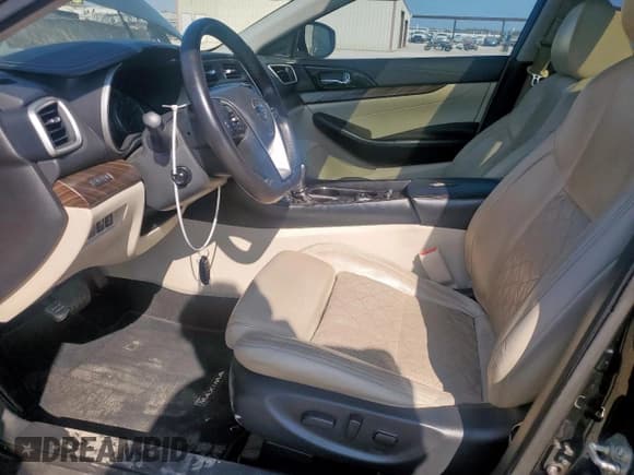 ✅ 2016 Nissan Maxima SL • VIN: 1N4AA6AP1GC401717 • Лот: 92656085. Опубликован ранее на Copart с пробегом 195 131 миль. Бесплатный доступ к архиву аукционных продаж из США и подробный отчёт об истории автомобиля на DreamBid. Изображение 7.