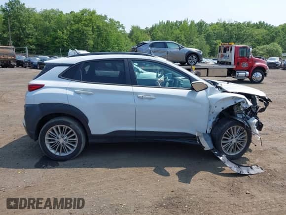 2021 Hyundai Kona SEL z VIN KM8K2CAA9MU615281, wystawiony jako IAAI lot #42403332 z przebiegiem 57 206 mil mil oraz . Historia ofert i sprzedaży dostępna na DreamBid. Obrazek 13.