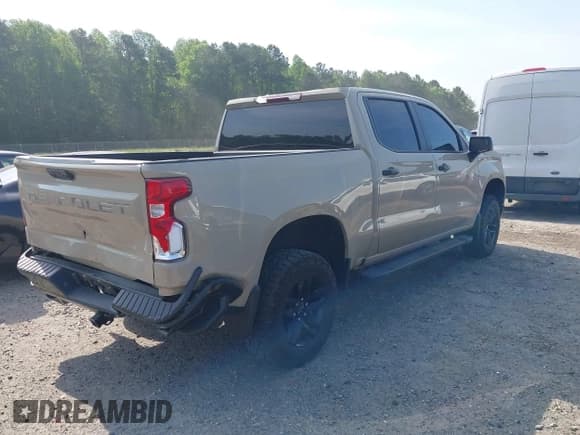 ✅ 2022 Chevrolet Silverado 1500 LT Trail Boss • VIN: 3GCUDFED1NG683382 • Lot: 42166832. Wystawiony na IAAI z przebiegiem 66 053 mil. Bezpłatny archiwum sprzedaży aukcyjnych z USA i szczegółowy raport historii pojazdu na DreamBid. Zdjęcie 4.
