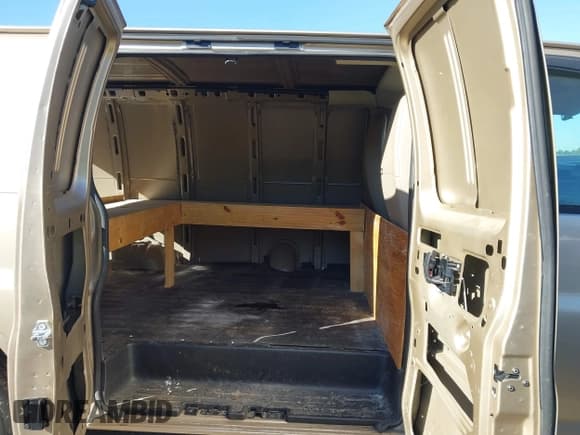 ✅ 2011 Chevrolet Express Cargo • VIN: 1GCSGAFX3B1170378 • Lot: 41610588. Wystawiony na IAAI z przebiegiem 175 177 mil. Bezpłatny archiwum sprzedaży aukcyjnych z USA i szczegółowy raport historii pojazdu na DreamBid. Zdjęcie 8.