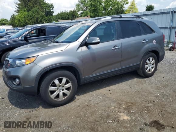 ✅ 2013 Kia Sorento LX • VIN: 5XYKT3A64DG384613 • Lot: 62426725. Listed on Copart with 189,954 mi. Free auction sales archive from the USA and detailed vehicle history report at DreamBid. Image 1.