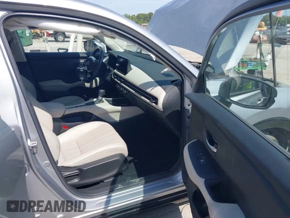 ✅ 2024 Honda HR-V EX-L • VIN: 3CZRZ2H79RM726096 • Lot: 43219621. Listed on IAAI with 5,457 mi. Free auction sales archive from the USA and detailed vehicle history report at DreamBid. Image 5.