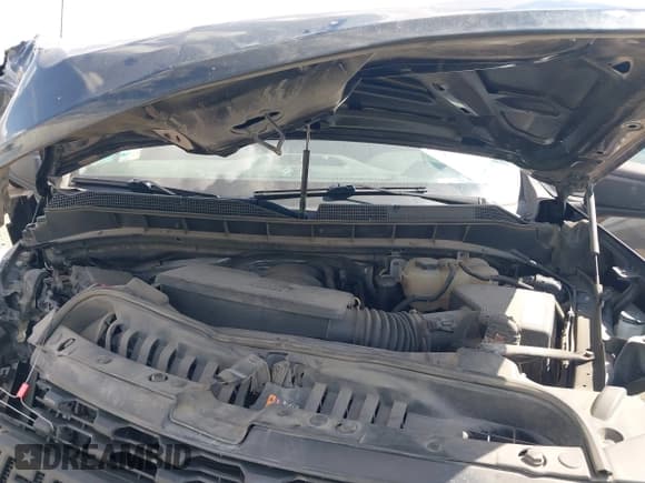 ✅ 2019 Chevrolet Silverado 1500 Work Truck • VIN: 1GCPWAEH2KZ385190 • Lot: 43313249. Wystawiony na IAAI z przebiegiem 105 992 mil. Bezpłatny archiwum sprzedaży aukcyjnych z USA i szczegółowy raport historii pojazdu na DreamBid. Zdjęcie 10.