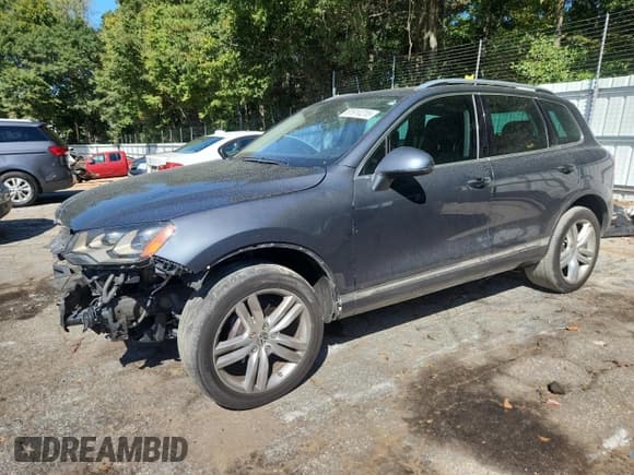 ✅ 2012 Volkswagen Touareg Lux • VIN: WVGEF9BP1CD008944 • Lot: 81914215. Wystawiony na Copart z przebiegiem 130 495 mil. Bezpłatny archiwum sprzedaży aukcyjnych z USA i szczegółowy raport historii pojazdu na DreamBid. Zdjęcie 1.