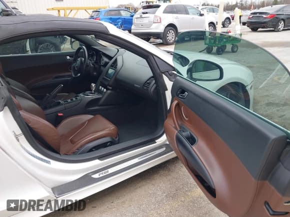 ✅ 2011 Audi R8 • VIN: WUAVNAFG2BN001984 • Лот: 41830131. Опубликован ранее на IAAI с пробегом 78 499 миль. Бесплатный доступ к архиву аукционных продаж из США и подробный отчёт об истории автомобиля на DreamBid. Изображение 5.