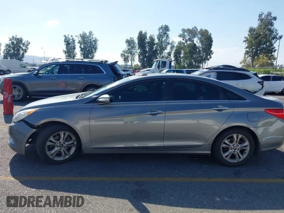 ✅ 2013 Hyundai Sonata SE • VIN: 5NPEC4AC7DH707537 • Lot: 43526598. Wystawiony na IAAI z przebiegiem 228 593 mil. Bezpłatny archiwum sprzedaży aukcyjnych z USA i szczegółowy raport historii pojazdu na DreamBid. Zdjęcie 14.