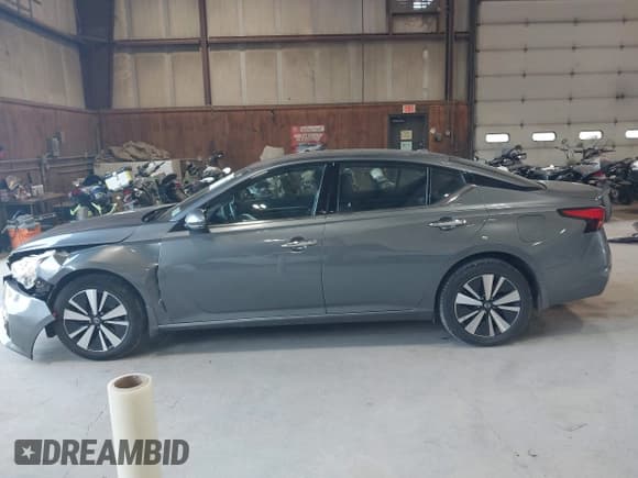 ✅ 2020 Nissan Altima SV • VIN: 1N4BL4DW9LC144080 • Lot: 42638122. Listed on IAAI with 92,932 mi. Free auction sales archive from the USA and detailed vehicle history report at DreamBid. Image 14.