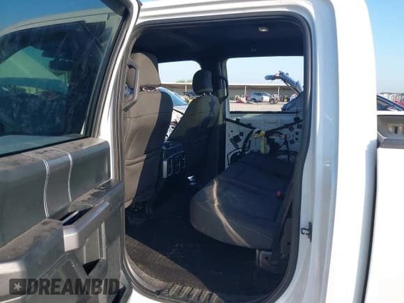 ✅ 2015 Ford F-150 XLT • VIN: 1FTEW1EF9FFA26366 • Lot: 43001453. Wystawiony na IAAI z przebiegiem 164 314 mil. Bezpłatny archiwum sprzedaży aukcyjnych z USA i szczegółowy raport historii pojazdu na DreamBid. Zdjęcie 8.