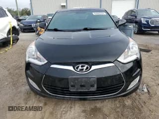 ✅ 2017 Hyundai Veloster • VIN: KMHTC6AD8HU324144 • Lot: 85066764. Wystawiony na Copart z przebiegiem 49 129 mil. Bezpłatny archiwum sprzedaży aukcyjnych z USA i szczegółowy raport historii pojazdu na DreamBid. Zdjęcie 5.