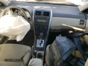 ✅ 2010 Toyota Corolla LE • VIN: 1NXBU4EE9AZ325177 • Lot: 93151525. Wystawiony na Copart z przebiegiem Nie podano. Bezpłatny archiwum sprzedaży aukcyjnych z USA i szczegółowy raport historii pojazdu na DreamBid. Zdjęcie 8.