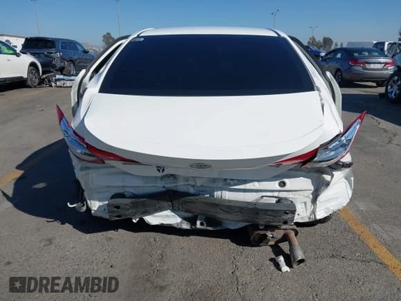 ✅ 2018 Toyota Corolla SE • VIN: 5YFBURHE4JP761316 • Lot: 43527152. Listed on IAAI with 153,020 mi. Free auction sales archive from the USA and detailed vehicle history report at DreamBid. Image 6.