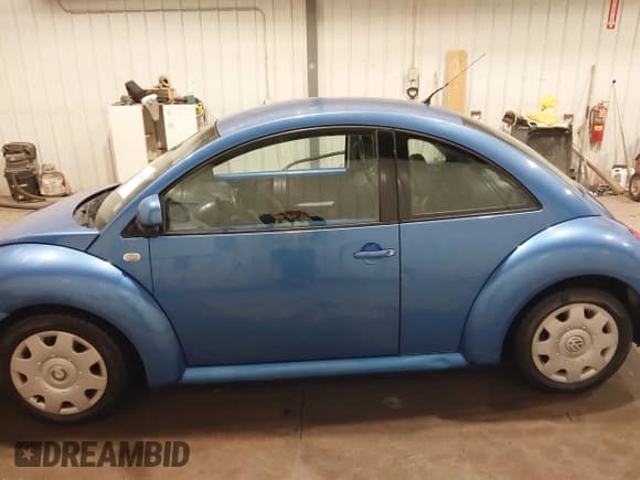 ✅ 2000 Volkswagen Beetle GLS • VIN: 3VWCF21C7YM453148 • Лот: 40923601. Опубликован ранее на IAAI с пробегом 204 533 миль. Бесплатный доступ к архиву аукционных продаж из США и подробный отчёт об истории автомобиля на DreamBid. Изображение 14.